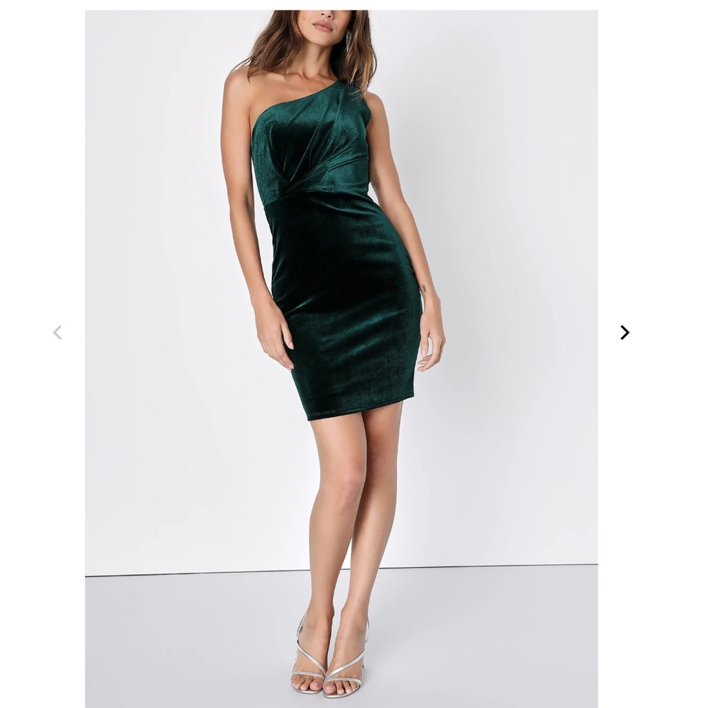 Lulu’s Candlelit Date Forest Green Velvet One-Shoulder Bodycon Dress
